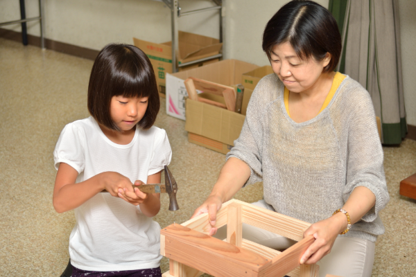 保護者のかたは適度なサポートで、お子さまの自由研究を見守ろう