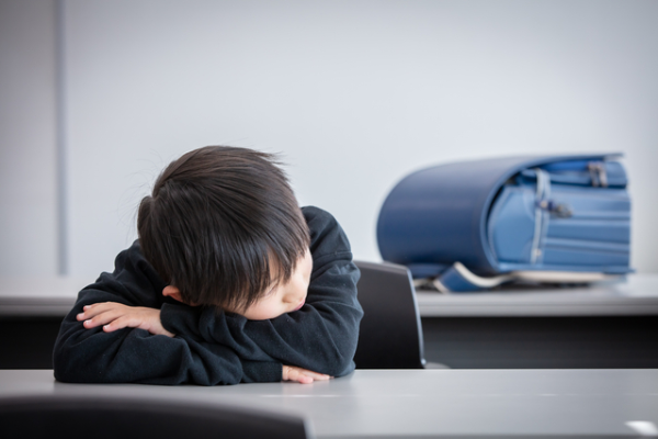 小学生の反抗期の背景には、お子さまの成長・発達がある